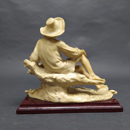 Statua Capodimonte di G. Armani con ragazzo con cesta di frutta 24,5x12 cm