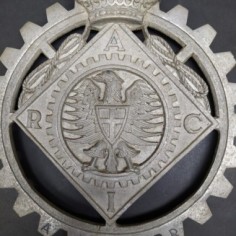 Emblema metallico RACI rotondo del periodo monarchico fascista 2
