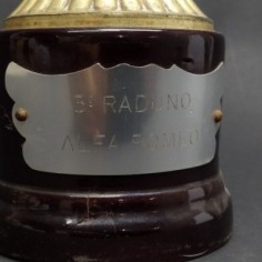 Trofeo d'epoca per un raduno automobilistico sportivo Alfa Romeo celebrativo 2