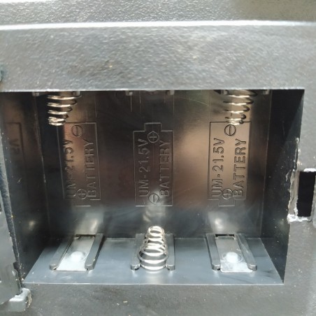 Giocattolo fuoristrada Mitsubishi Pajero a batteria. Ben conservato con scatola