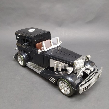 Sveglia da tavolo a forma di auto d’epoca con effetto sonoro. Colpetti esterni