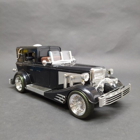Sveglia da tavolo a forma di auto d’epoca con effetto sonoro. Colpetti esterni