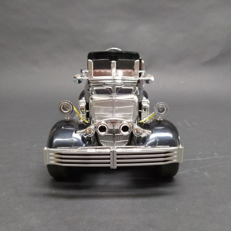 Sveglia da tavolo a forma di auto d’epoca con effetto sonoro. Colpetti esterni
