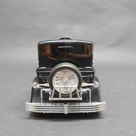 Sveglia da tavolo a forma di auto d’epoca con effetto sonoro. Colpetti esterni