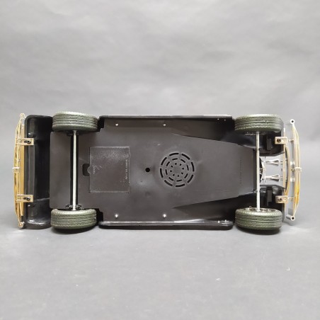 Sveglia da tavolo a forma di auto d’epoca con effetto sonoro. Colpetti esterni