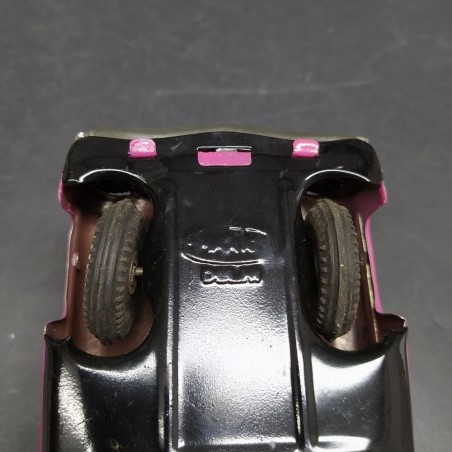 Modellino auto giocattolo in latta rosa a retrocarica. Scolorita, ossidata