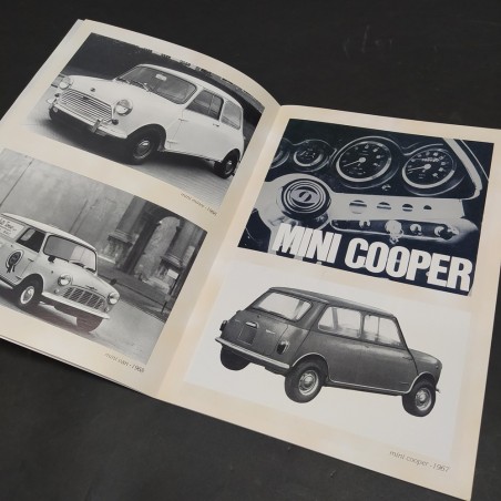 Opuscolo celebrativo Mini Minor Cooper 2 con poster allegato. Ben conservato