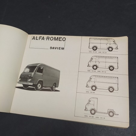 Libretto ricambi vetture Alfa Romeo F20/F20 n Saviem 1974. Aloni grigi