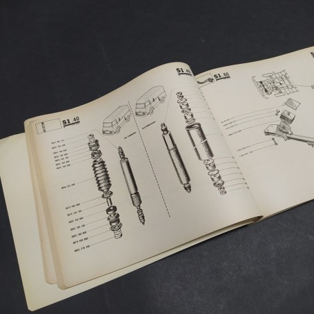 Libretto ricambi vetture Alfa Romeo F20/F20 n Saviem 1974. Aloni grigi