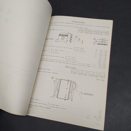 Libretto vetture Alfa Romeo Junior Z del 1969, rilegato a spille. Ben conservato