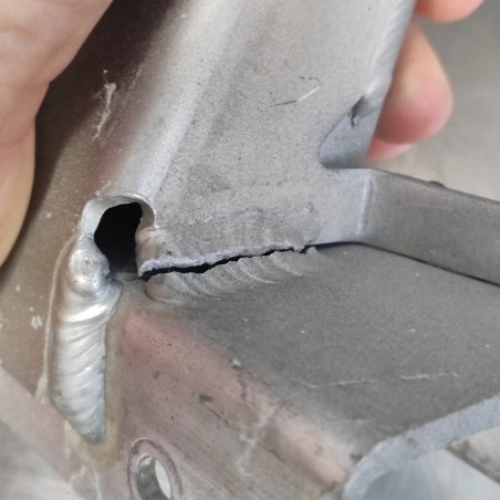 Telaio roll-bar per motociclo BMW C1 200 usato, crepa su una staffa