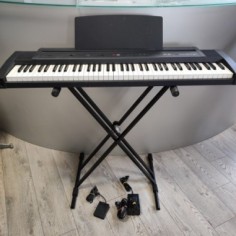 Roland EP-7 Iie Pianoforte Digitale 76 tasti con accessori usato 2