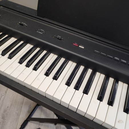 Roland EP-7 Iie Pianoforte Digitale 76 tasti con accessori usato