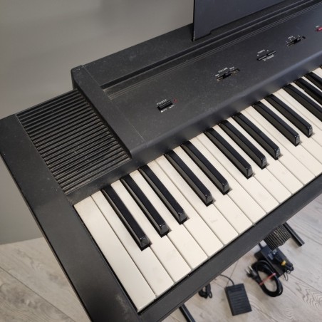 Roland EP-7 Iie Pianoforte Digitale 76 tasti con accessori usato