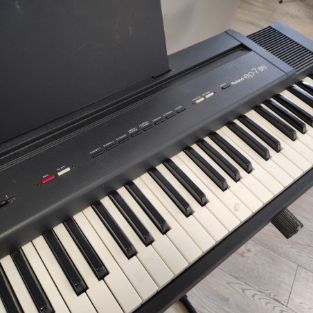 Roland EP-7 Iie Pianoforte Digitale 76 tasti con accessori usato