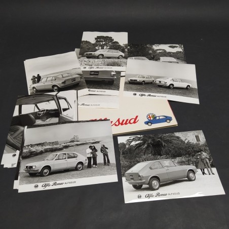 Libretto con le caratteristiche delle vetture Alfa Romeo Alfasud e foto. Pieghe