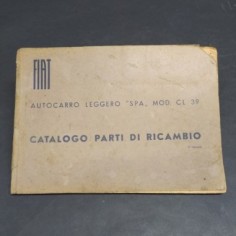Libretto dei ricambi per autocarri Fiat mod. CL39, 1943. Rilegatura danneggiata