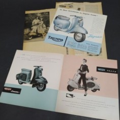 Lotto di 5 cataloghi di motociclette Triumph, vari modelli in olandese/tedesco 2