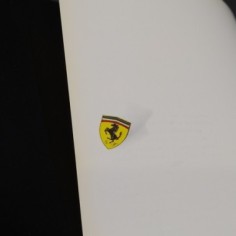 Volume Annuario Ferrari 1991 con copertina parzialmente scollata. Mediocre 2