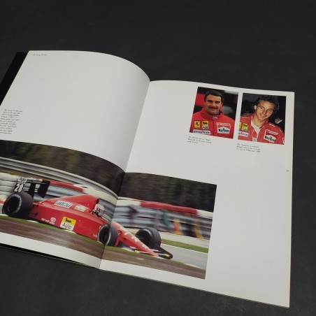 Volume Annuario Ferrari 1989 con copertina parzialmente scollata. Mediocre