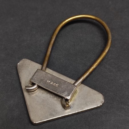 Prada Milano Vintage – Portachiavi triangolare smaltato nero/oro usato