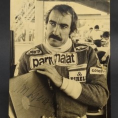 Fotografia del pilota Clay Ragazzoni con autografo. Condizioni mediocri
