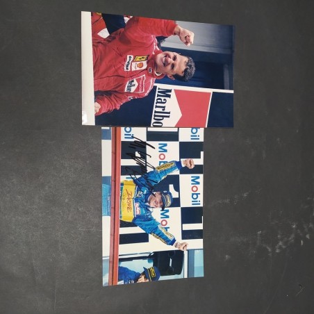 Lotto di 2 fotografie del pilota di F1 Michael Schumacher con autografo. Graffi