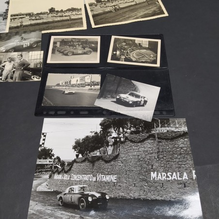Lotto di 21 foto di piloti, circuiti e vetture Ferrari e da corsa anni '50
