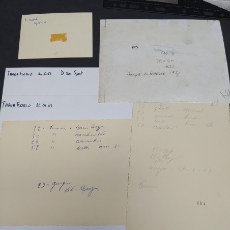 Lotto di 21 foto di piloti, circuiti e vetture Ferrari e da corsa anni '50