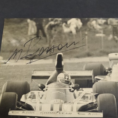 Foto autografata del pilota di F1 Clay Regazzoni. Condizioni mediocri, macchie