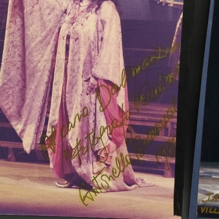 Lotto di 3 fotografie di spettacoli lirici autografate e Andrea Bocelli.Mediocri