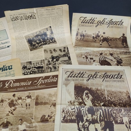 Lotto di 7 riviste sportive e frammenti, anni '20/'30. Strappi e macchie
