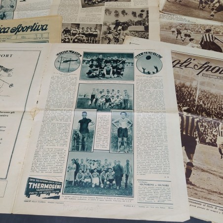 Lotto di 7 riviste sportive e frammenti, anni '20/'30. Strappi e macchie