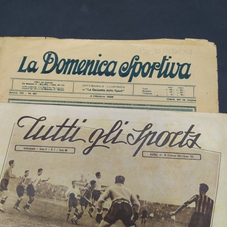 Lotto di 7 riviste sportive e frammenti, anni '20/'30. Strappi e macchie