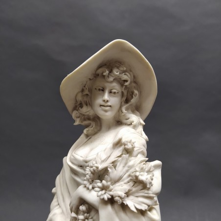 Figura femminile romantica in porcellana biscuit La Nuova Triade