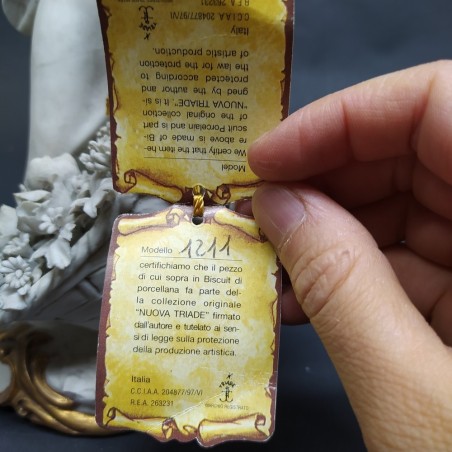 Figura femminile romantica in porcellana biscuit La Nuova Triade