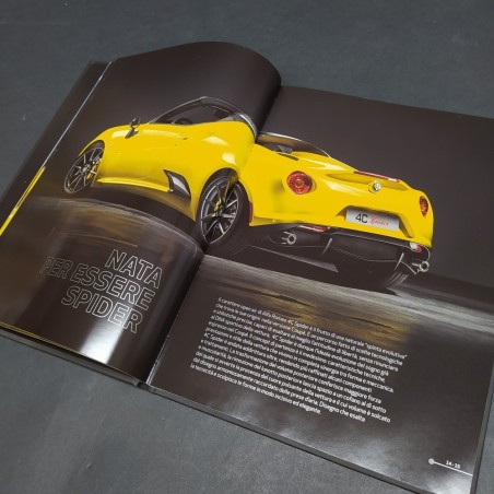 Catalogo Alfa Romeo 4C Spider anno 2016 copertina rigida