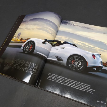 Catalogo Alfa Romeo 4C Spider anno 2016 copertina rigida