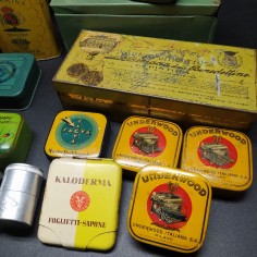 Lotto di 19 scatole di latta vintage, farmaceutiche cosmetiche cancelleria 2