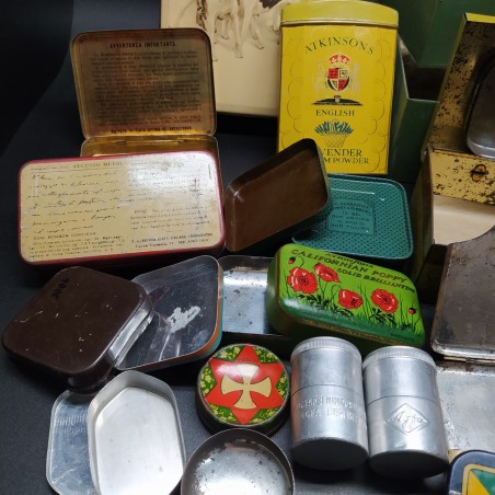 Lotto di 19 scatole di latta vintage, farmaceutiche cosmetiche cancelleria