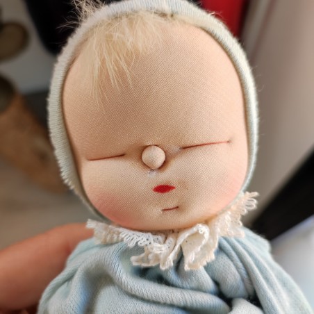 Bambolina giapponese con carillon Musical Baby-Doll con confezione. Macchie