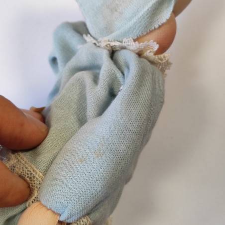 Bambolina giapponese con carillon Musical Baby-Doll con confezione. Macchie