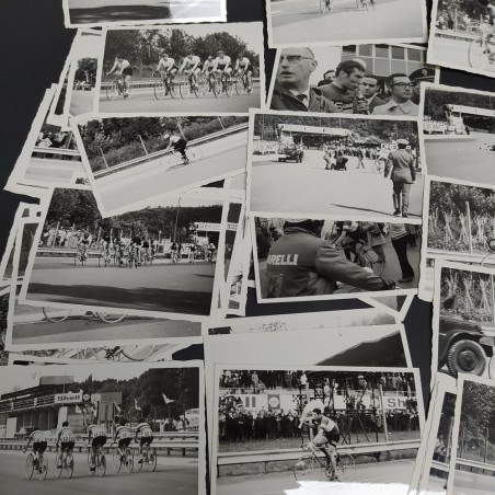 Lotto di 45 foto di ciclismo in bianco/nero. Condizioni discrete