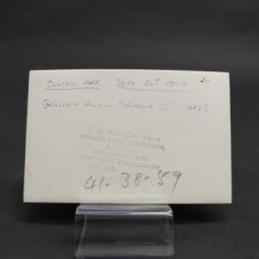 Fotografia del pilota Graham Hill con autografo. Annotazioni sul retro. Discreto 2
