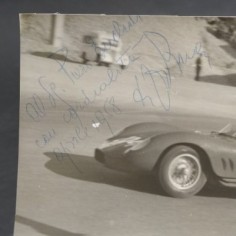 Fotografia di pilota di F1 con autografo non identificato su Maserati anni '50 2