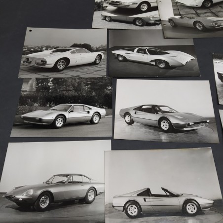 Lotto di 23 foto di automobili Ferrari Pininfarina. Condizioni mediocri, pieghe