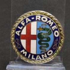 Fregio Alfa Romeo smaltato 1925-1946, diametro di 60 mm. Condizioni discrete