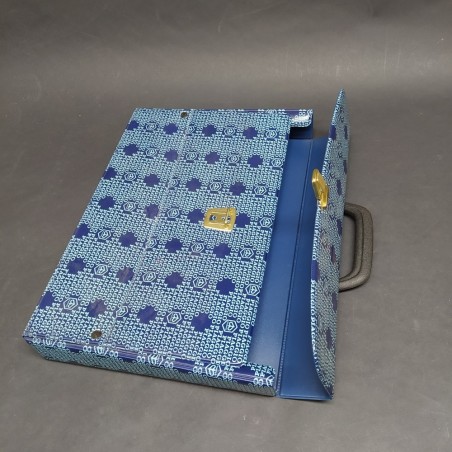 Cartella Piaggio in plastica 40x27 cm con macchie. Condizioni mediocri