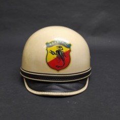 Casco AGV Valenza vintagee con adesivo Abarth, dettagli in pelle. Graffi