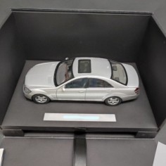 Mercedes-Benz Classe S W221 1:18 Modellino + Kit Lancio 2005 2